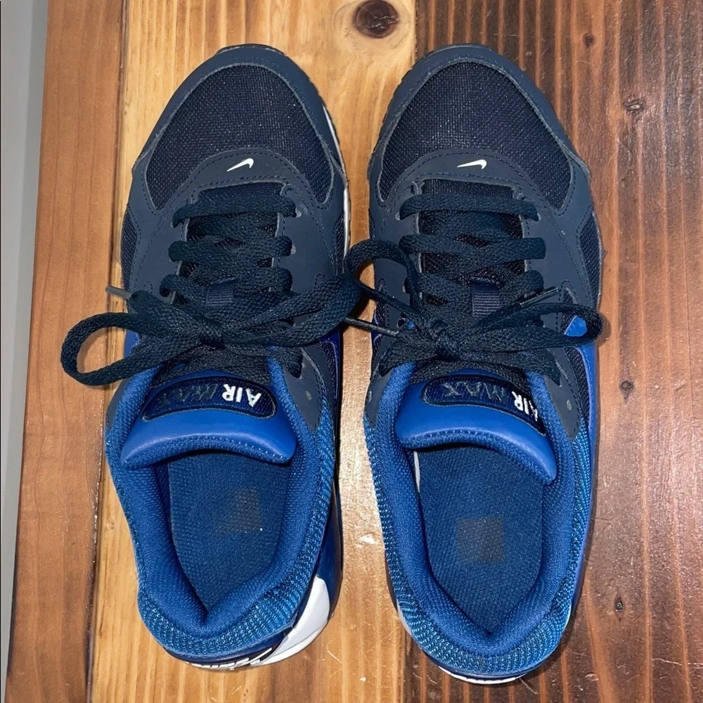 Nike Air Max IVO GS Dark Obsidian Size 6Y (Women’s 7.5)